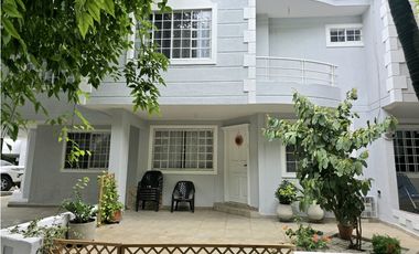 Venta casa Bavaria, conjunto cerrado grande santa marta