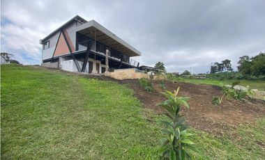 Casa campestre en arriendo sector Vía Pereira (parcelación)