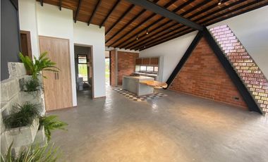 Casa campestre en arriendo sector Vía Pereira (parcelación)