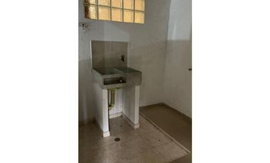 Rento aparta-estudio 1 piso en el barrio Prados del Norte, Cali