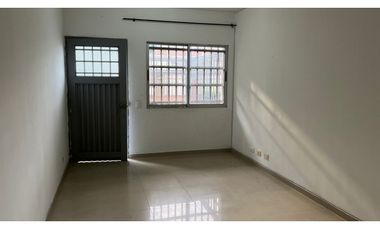 Rento aparta-estudio 1 piso en el barrio Prados del Norte, Cali