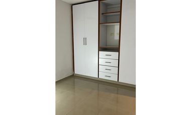 Rento aparta-estudio 1 piso en el barrio Prados del Norte, Cali