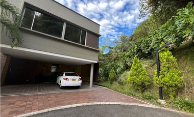 Casa en Arriendo en Envigado sector La Calleja