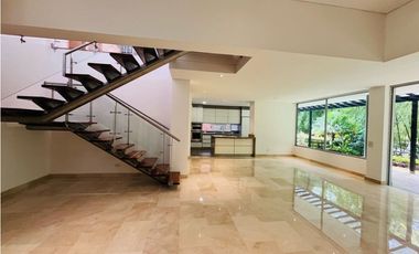 Casa en Arriendo en Envigado sector La Calleja