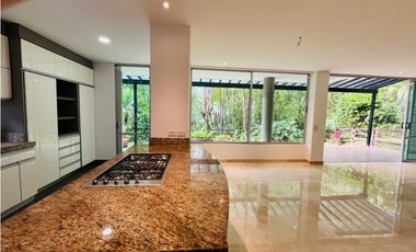 Casa en Arriendo en Envigado sector La Calleja