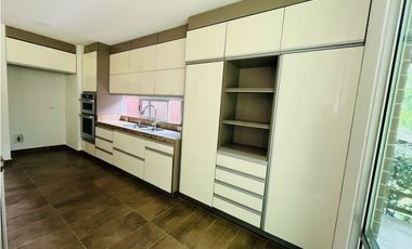 Casa en Arriendo en Envigado sector La Calleja