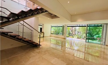 Casa en Arriendo en Envigado sector La Calleja