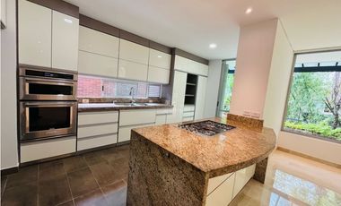 Casa en Arriendo en Envigado sector La Calleja