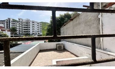 Casa de dos pisos cerca al mar 005