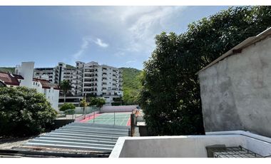 Casa de dos pisos cerca al mar 005