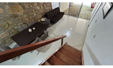 Casa de dos pisos cerca al mar 005