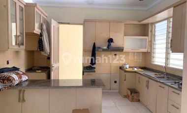 LXMMT 0130 Disewa Rumah Di Jalan Utama Pondok Indah Jakarta Selatan