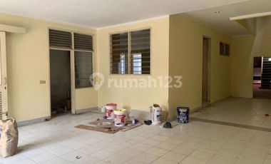 LXMMT 0130 Disewa Rumah Di Jalan Utama Pondok Indah Jakarta Selatan