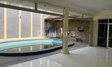 LXMMT 0130 Disewa Rumah Di Jalan Utama Pondok Indah Jakarta Selatan