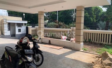 LXMMT 0130 Disewa Rumah Di Jalan Utama Pondok Indah Jakarta Selatan