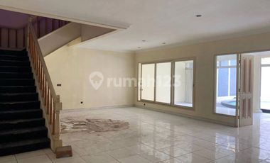LXMMT 0130 Disewa Rumah Di Jalan Utama Pondok Indah Jakarta Selatan