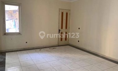 LXMMT 0130 Disewa Rumah Di Jalan Utama Pondok Indah Jakarta Selatan