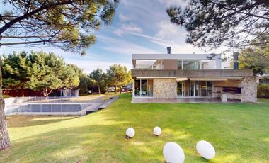 CASA VENTA /ALQUILER  Febrero 2026  4 Dormitorios pileta COSTA ESMERALDA RESIDENCIAL I