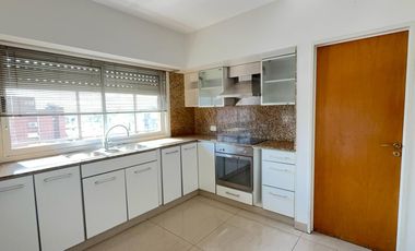 Piso de cuatro dormitorios - Morón Centro