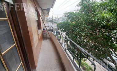 Alquiler de PH 4 ambientes con balcón en Villa Dominico