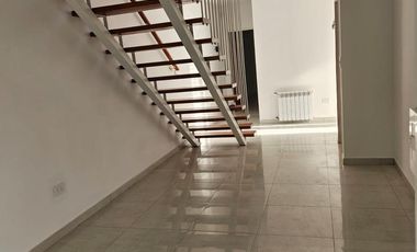 VENTA: Casa 6 Ambientes Piedras Blancas (F. ORO)