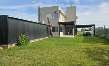 VENTA: Casa 6 Ambientes Piedras Blancas (F. ORO)