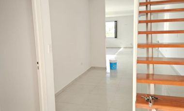 VENTA: Casa 6 Ambientes Piedras Blancas (F. ORO)