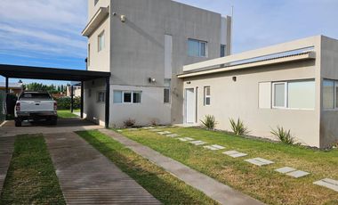 VENTA: Casa 6 Ambientes Piedras Blancas (F. ORO)
