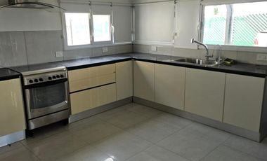 VENTA: Casa 6 Ambientes Piedras Blancas (F. ORO)