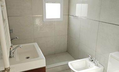 VENTA: Casa 6 Ambientes Piedras Blancas (F. ORO)