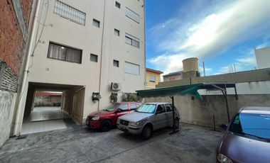 Departamento en ALQUILER de DOS ambientes con COCHERA - Wilde