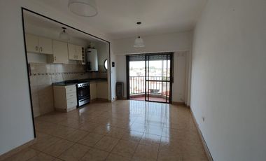 Departamento en ALQUILER de DOS ambientes con COCHERA - Wilde