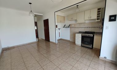 Departamento en ALQUILER de DOS ambientes con COCHERA - Wilde