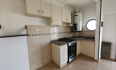 Departamento en ALQUILER de DOS ambientes con COCHERA - Wilde