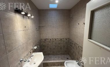 Alquiler PH 3 ambientes con patio con parrilla y terraza en Sarandí