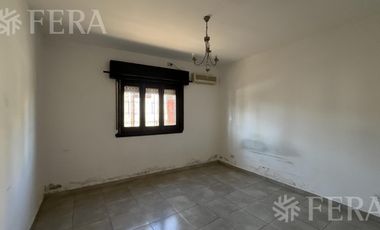 Alquiler PH 3 ambientes con patio con parrilla y terraza en Sarandí
