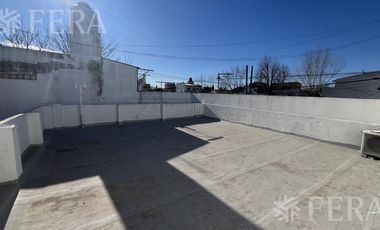 Alquiler PH 3 ambientes con patio con parrilla y terraza en Sarandí