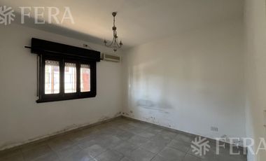 Alquiler PH 3 ambientes con patio con parrilla y terraza en Sarandí