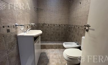 Alquiler PH 3 ambientes con patio con parrilla y terraza en Sarandí