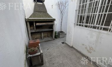 Alquiler PH 3 ambientes con patio con parrilla y terraza en Sarandí
