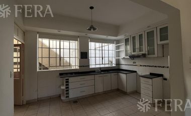 Alquiler PH 3 ambientes con patio con parrilla y terraza en Sarandí