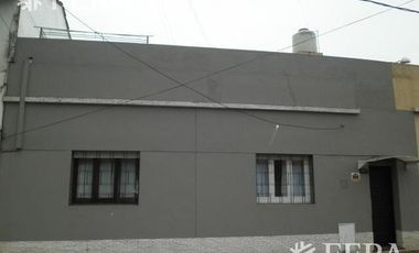 Alquiler PH 3 ambientes con patio con parrilla y terraza en Sarandí