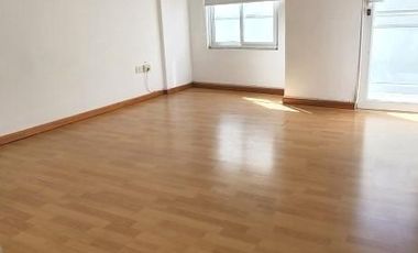 Departamento en  alquiler por 24 meses. 4 ambientes. Todo al frente. Cochera. Baulera.
