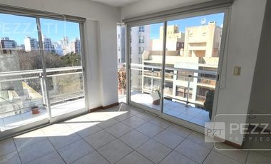 Departamento en  alquiler por 24 meses. 4 ambientes. Todo al frente. Cochera. Baulera.