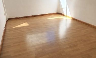 Departamento en  alquiler por 24 meses. 4 ambientes. Todo al frente. Cochera. Baulera.
