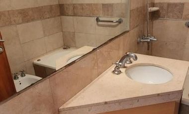 Departamento en  alquiler por 24 meses. 4 ambientes. Todo al frente. Cochera. Baulera.