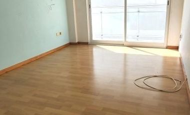 Departamento en  alquiler por 24 meses. 4 ambientes. Todo al frente. Cochera. Baulera.