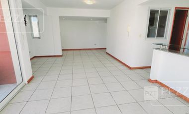 Departamento en  alquiler por 24 meses. 4 ambientes. Todo al frente. Cochera. Baulera.
