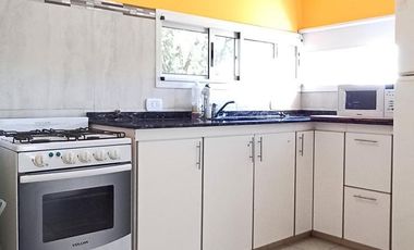 Chalet con super piscina y parque en alquiler temporario