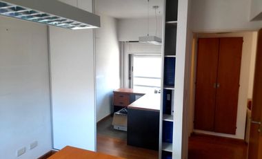Oficina en Belgrano con cochera cubierta